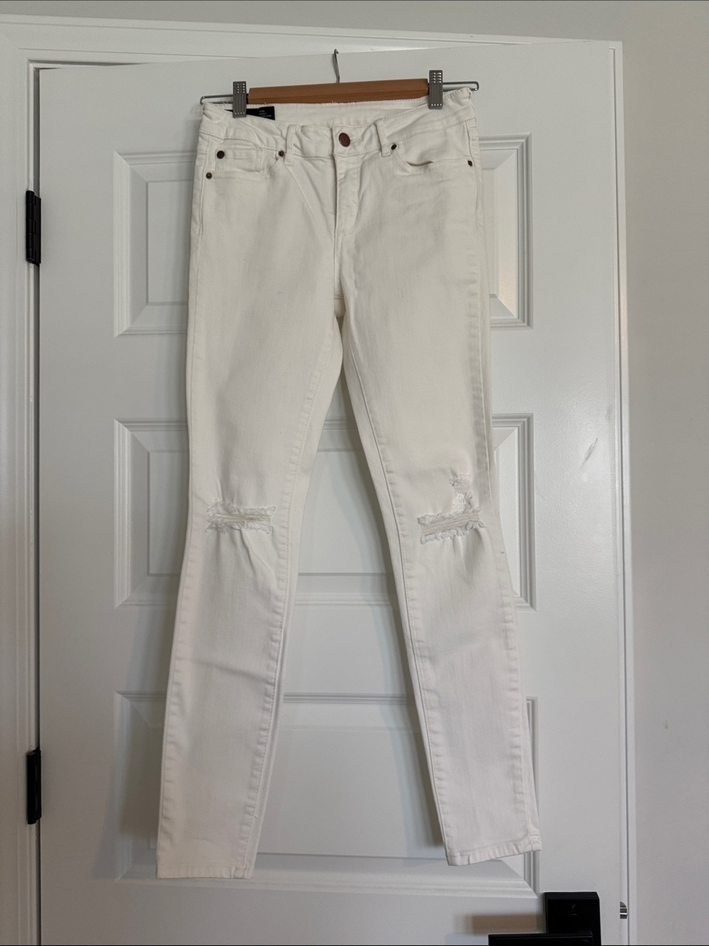 A/X Armani Exchange White Distressed Skinny Jeans
